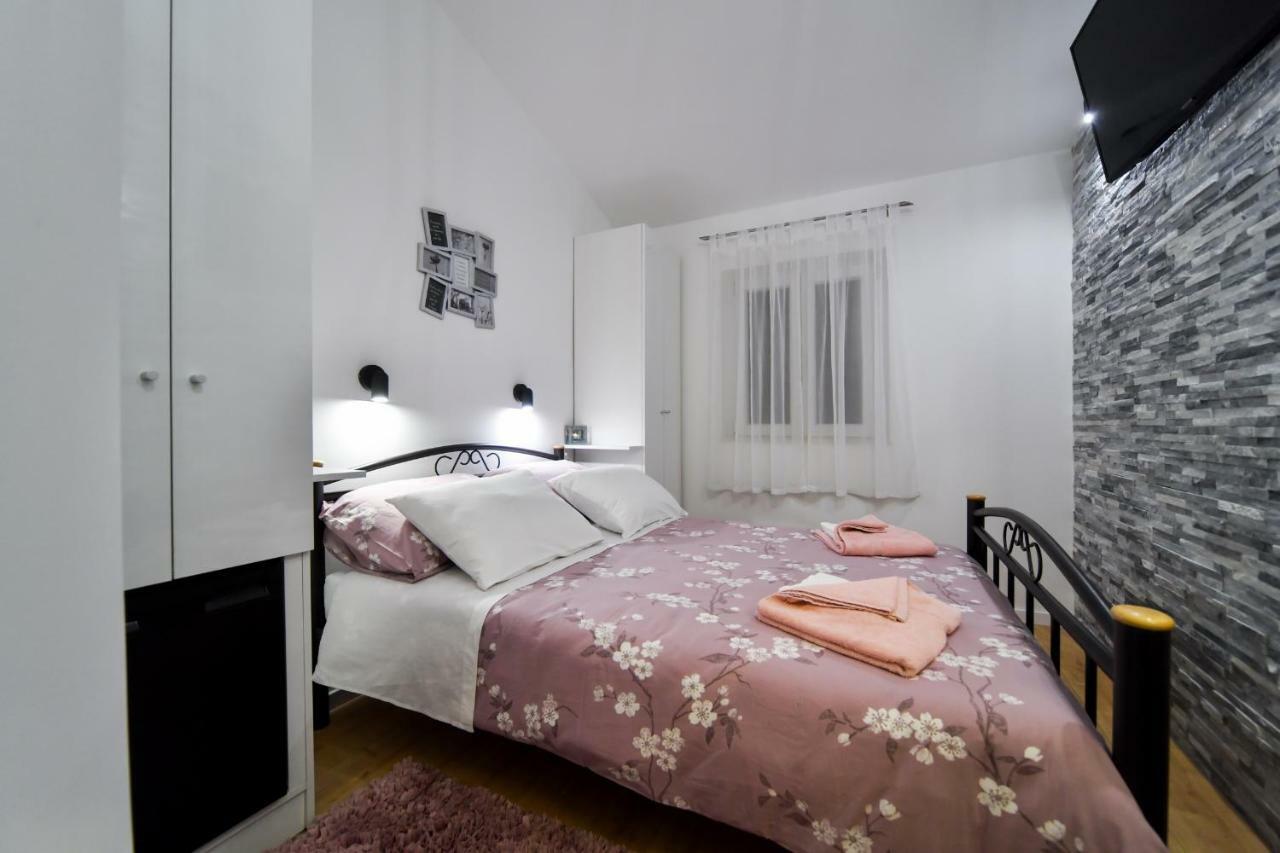 Apartments And Rooms Nekic Zadar Exterior photo