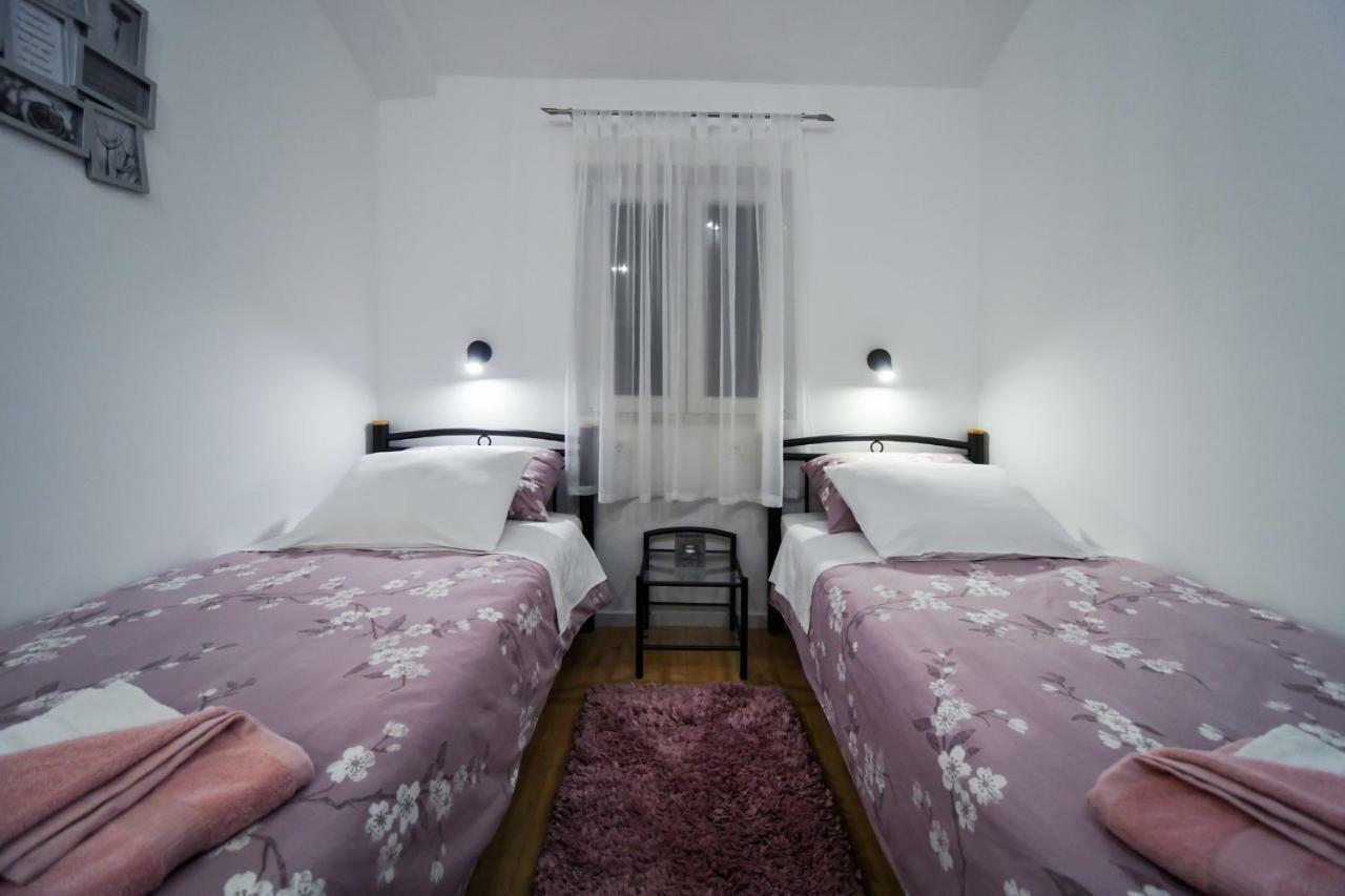 Apartments And Rooms Nekic Zadar Exterior photo