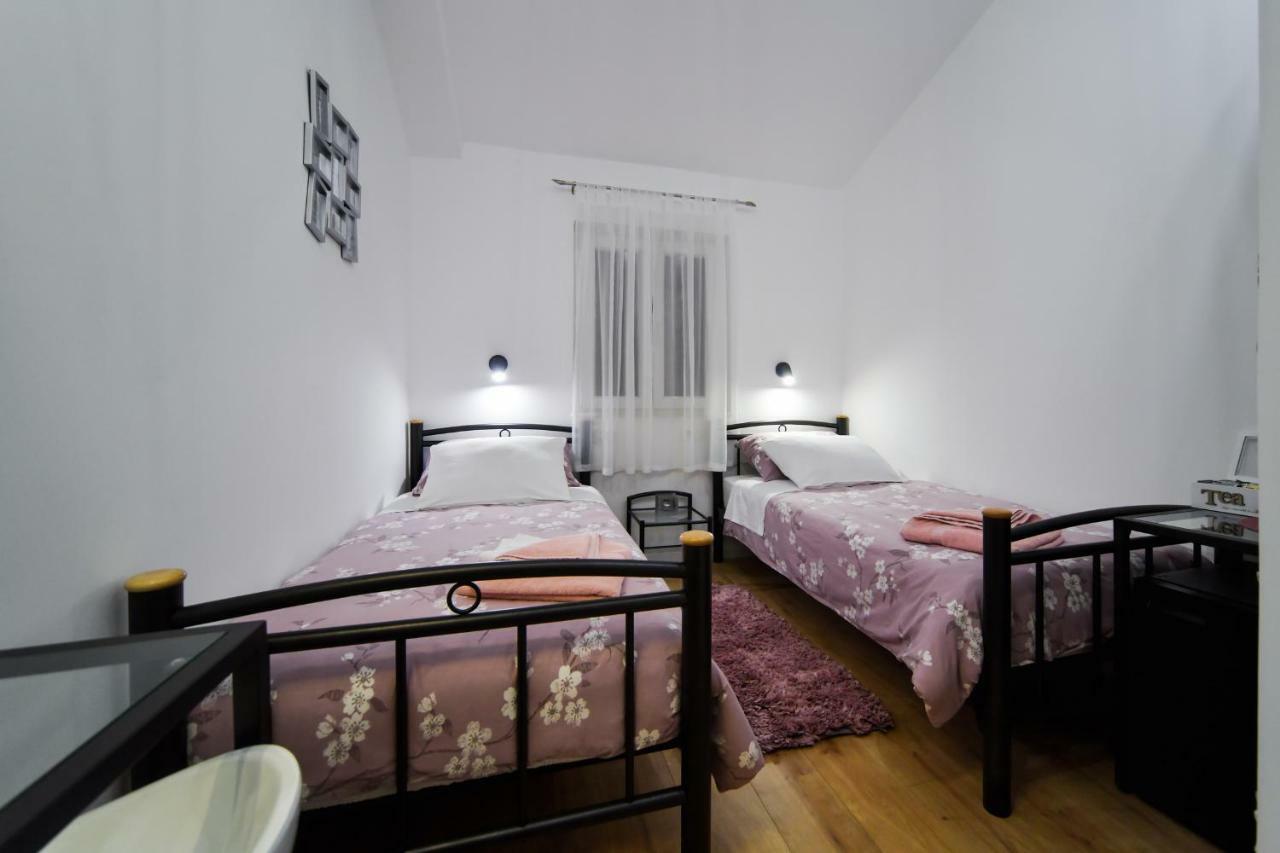 Apartments And Rooms Nekic Zadar Exterior photo